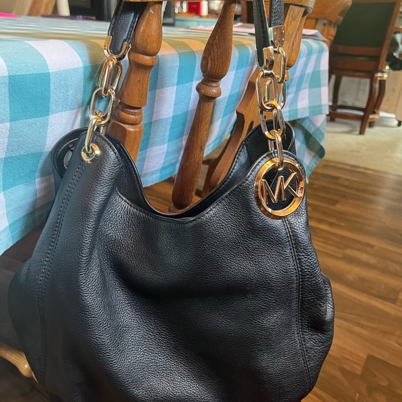 Michael Kors Lillie large Logo Shoulder Bag - Picture 3 of 5